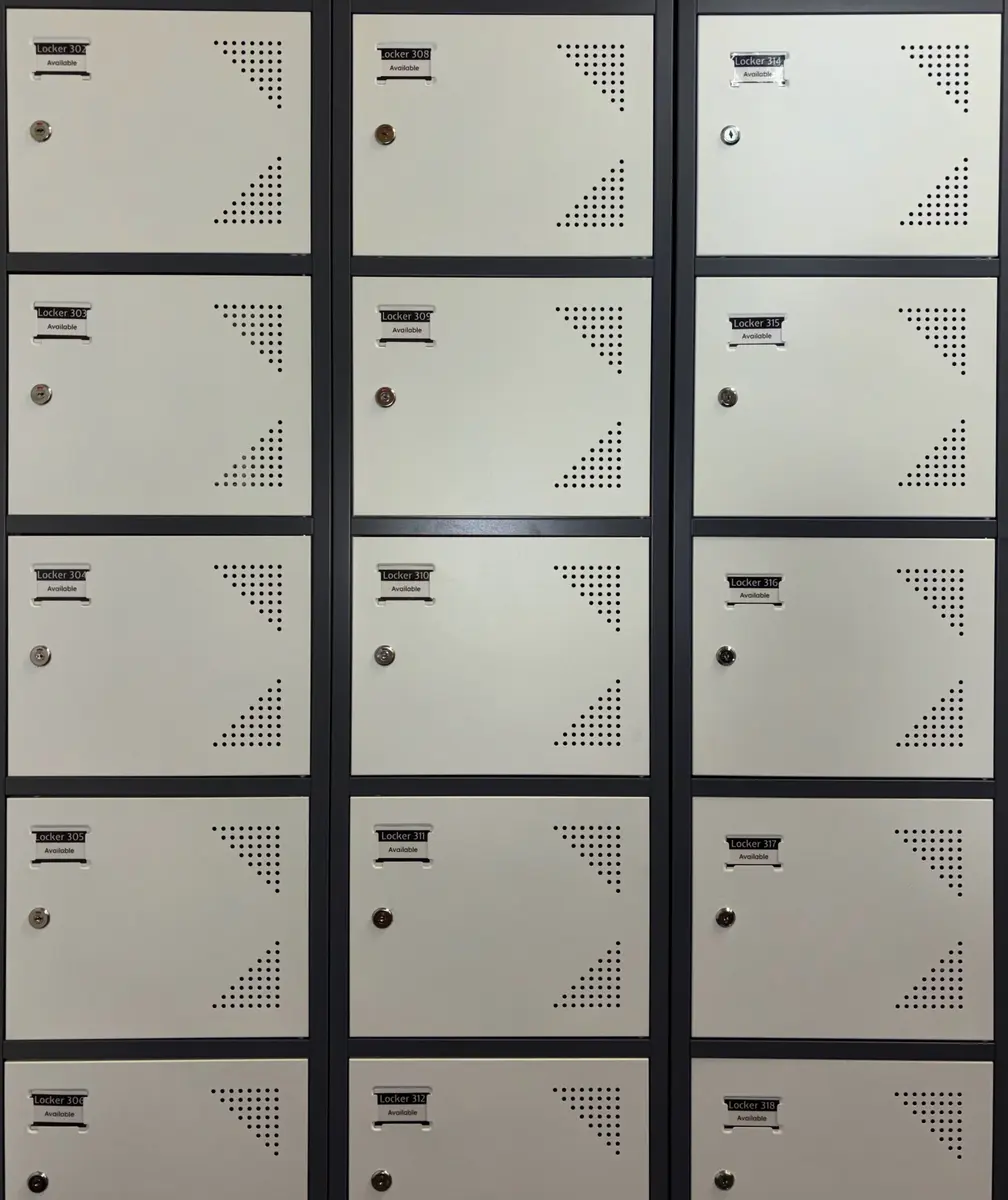 Locker R