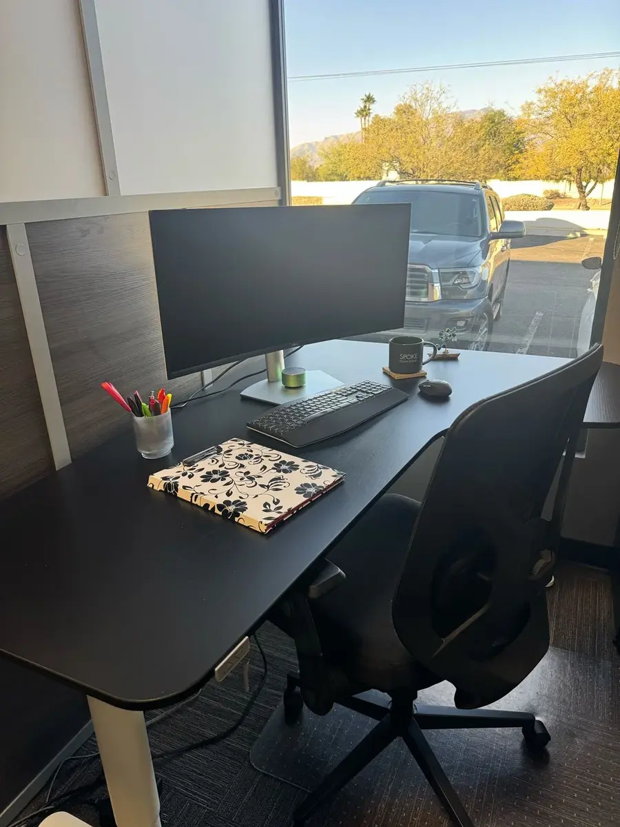 Desk 207