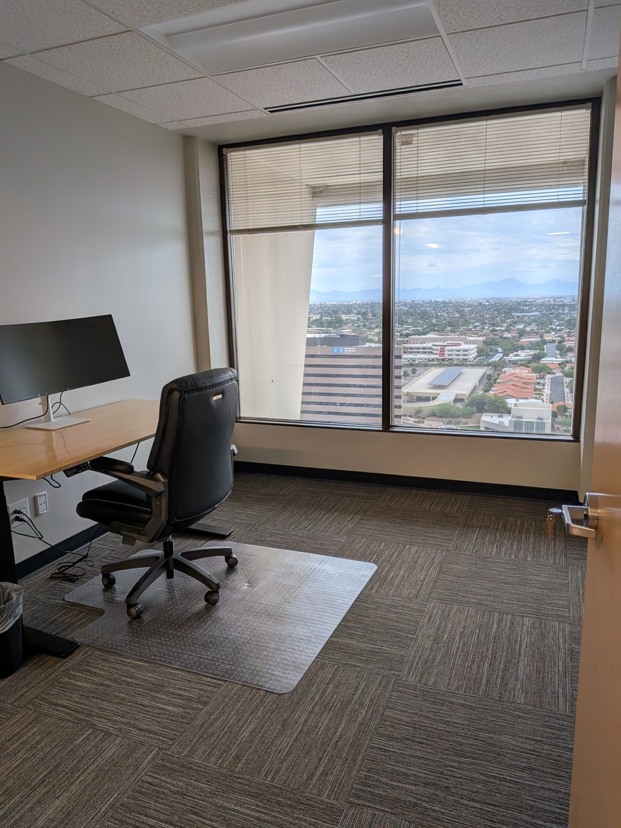 Suite 141 - Huddle Hub