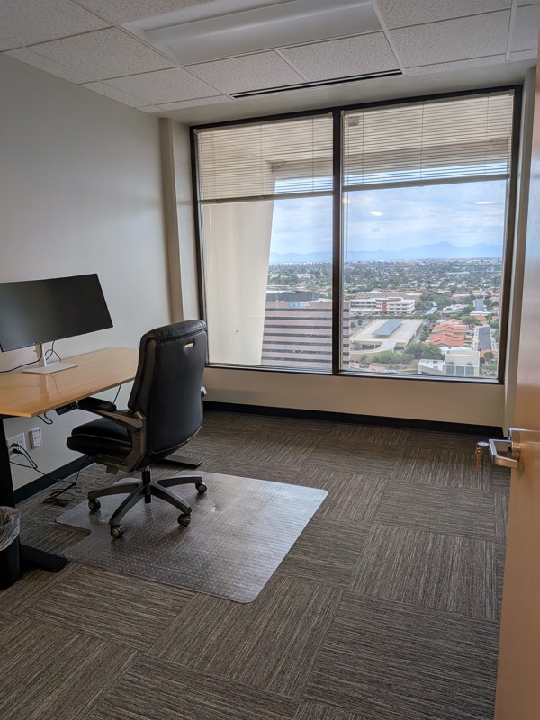 Suite 141 - Huddle Hub